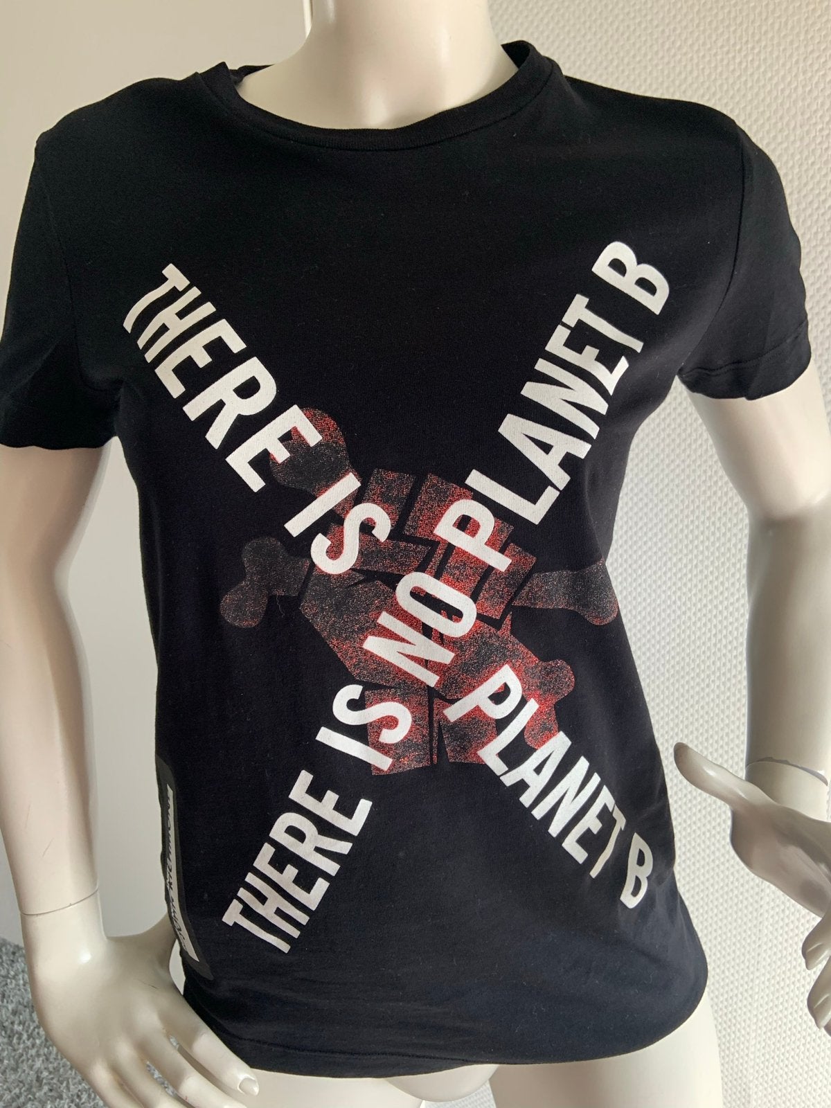John richmond shirt met leuke tekst maat s, Zwart, Ophalen of Verzenden, Zo goed als nieuw, Korte mouw